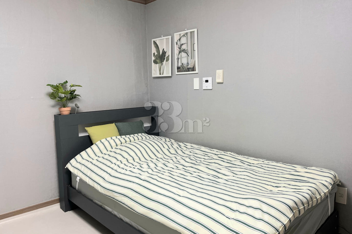 Clean studio apartment on the 2nd floor 0th image