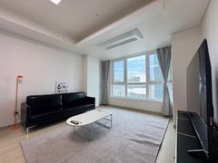 Newly remodeled, fully furnished, 3 rooms 3th image