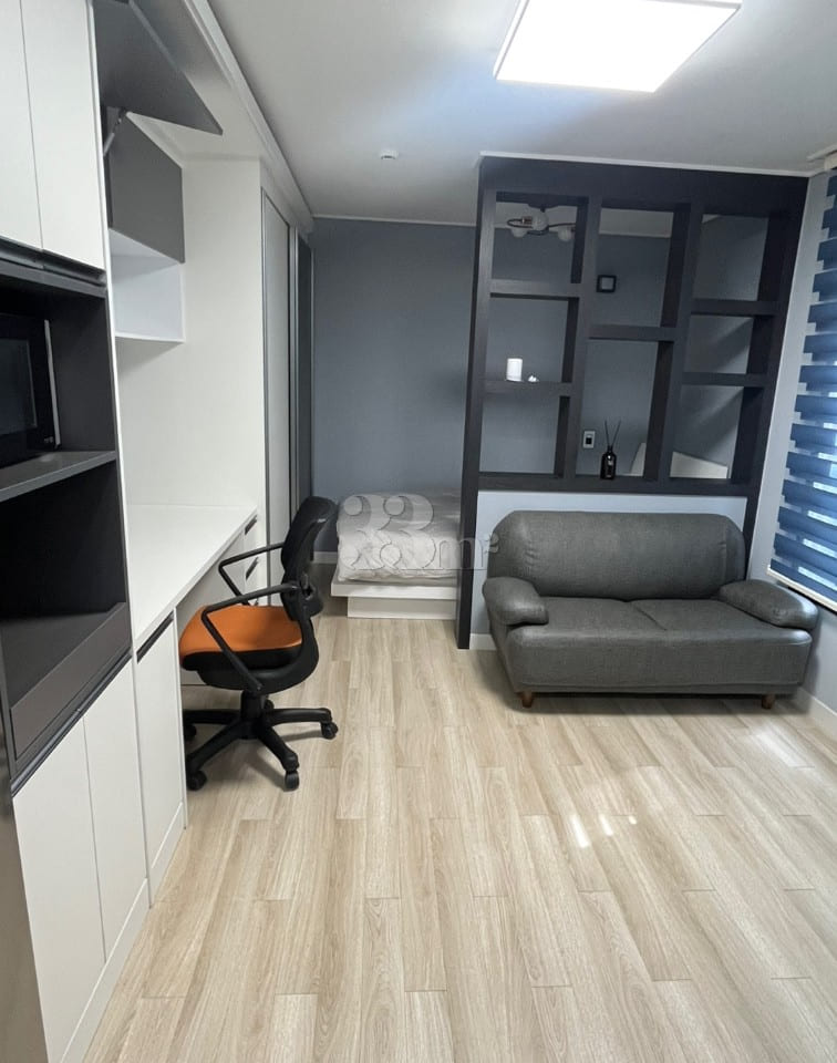 A comfortable home in front of Yongjeon Middl 3th image