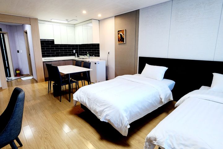 1 minute to the beach, 2 beds per month 8th image
