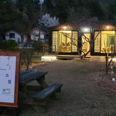 공간속 기쁨 방 이미지