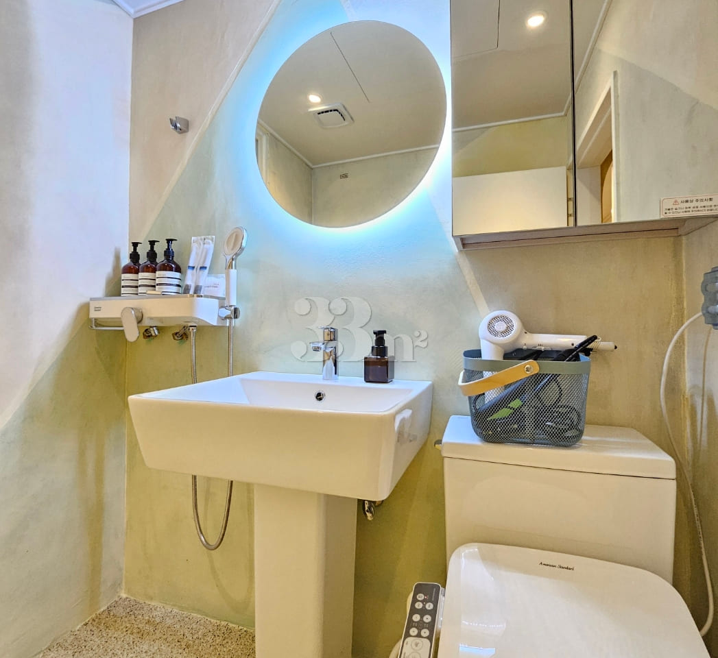 Hustay Room 204 17th image