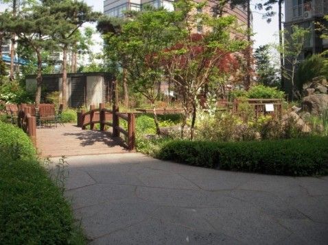 깨끗한 화이트톤의 방 14번째 이미지