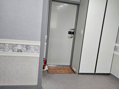 Two-room unit (No. 106) with convenient trans 0th image