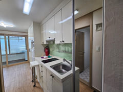 Studio Apartment 402 1th image