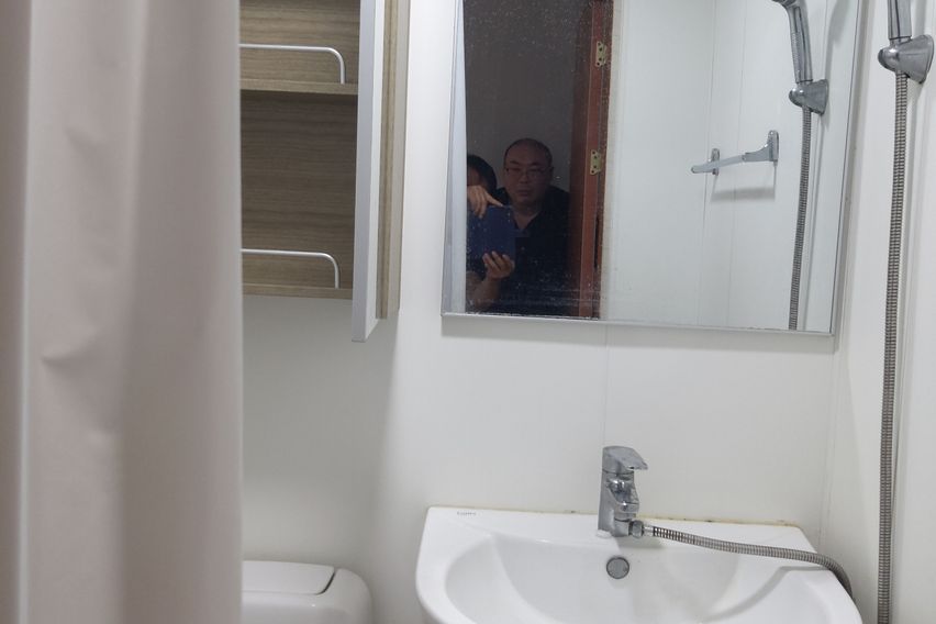 깔끔하고 넓은 방