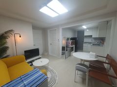 Should I also live in Haebangchon, a popular  6th image