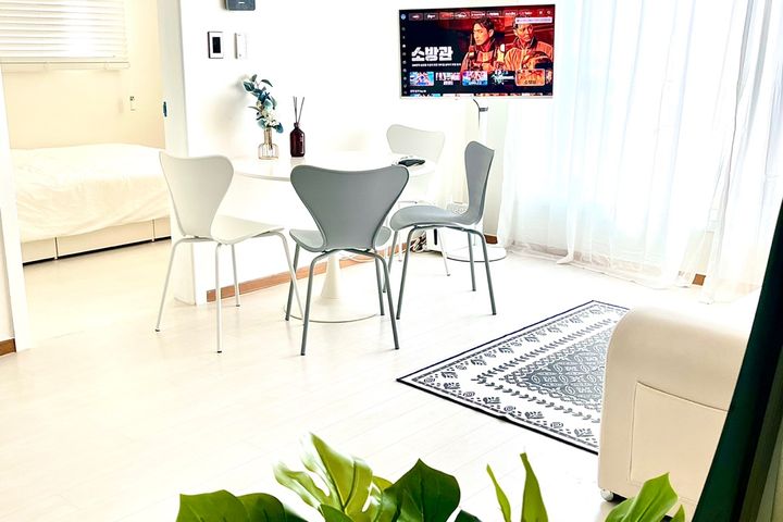 Two-room apartment near Seokchon Station (wit 1th image