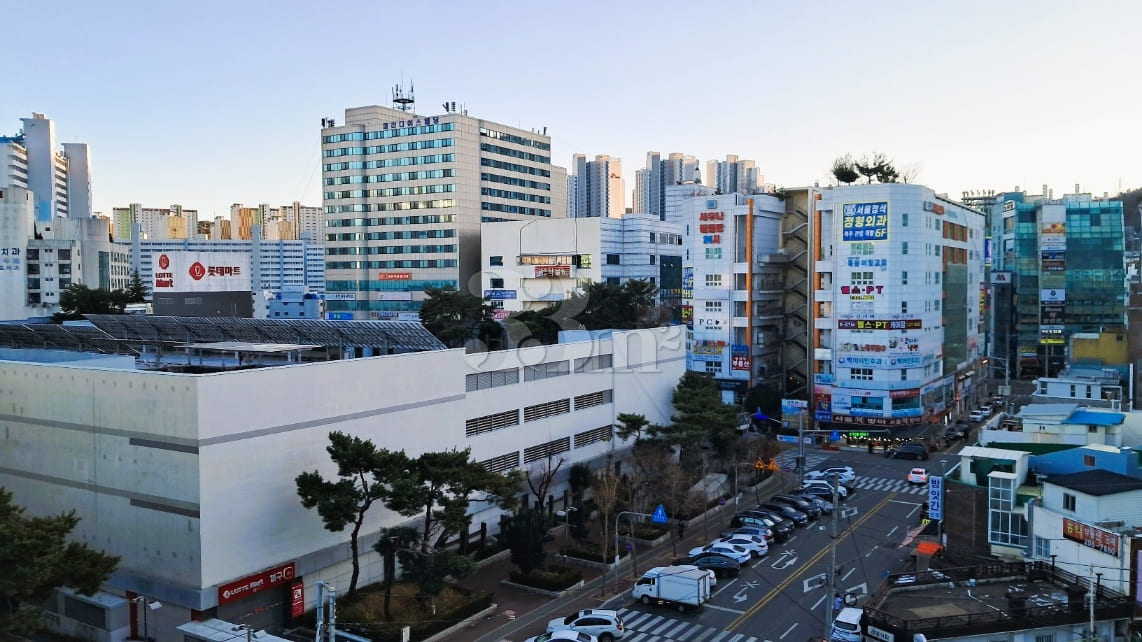 1-minute walk to Lotte Mart near Kyungnam Uni 12th image