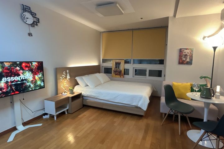 ✨Spacious room with city view, 2 mins from Si 5th image