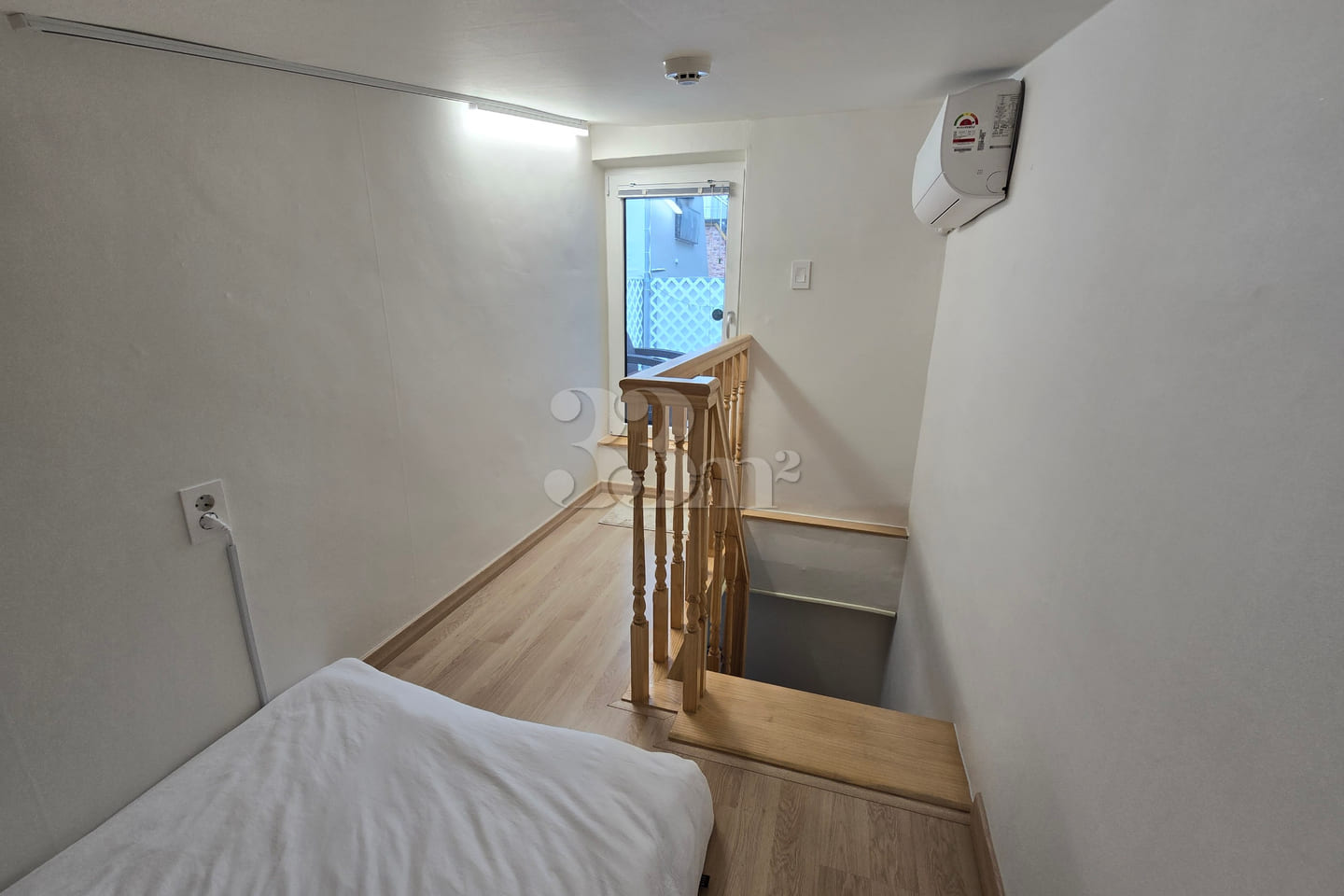 Room 301 9th image