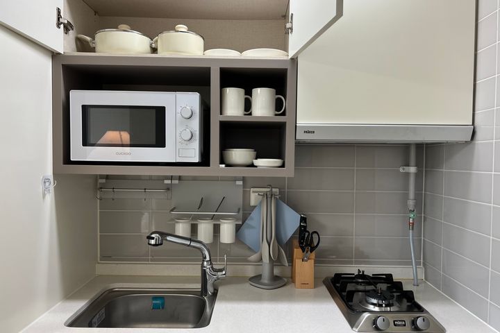 5 mins from Gadi Station ❤️ Fully furnished ( 10th image