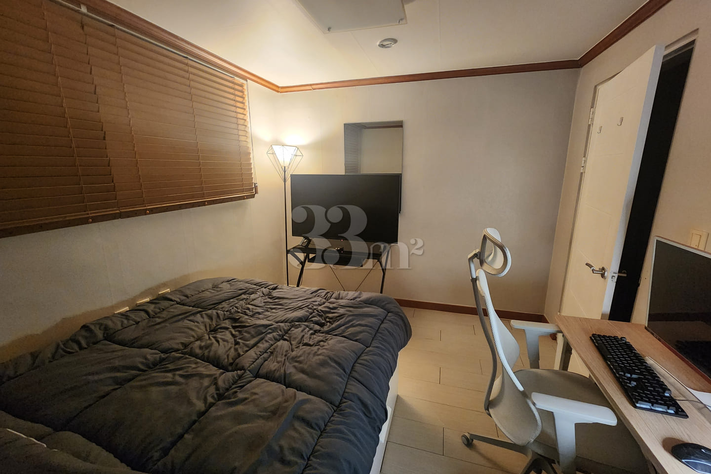 Spacious 2-room unit | Fully furnished | Park 4th image