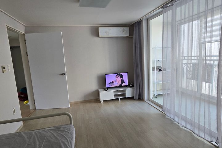 3-Bedroom Apartment A 2th image