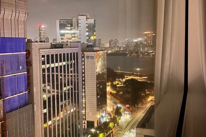 High-rise office with a connection to Mapo St 17th image