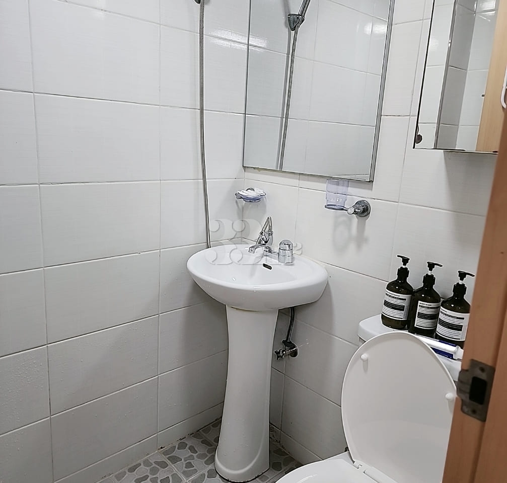 Clean and cozy room for two 13th image