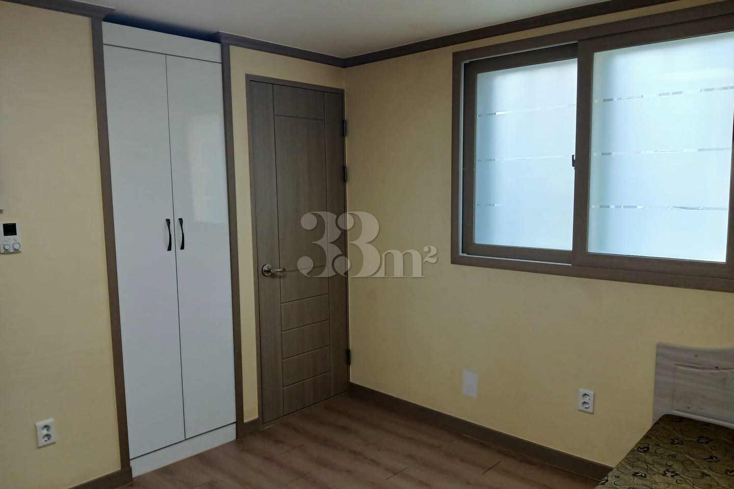 Studio apartment with a separate kitchen in U 2th image