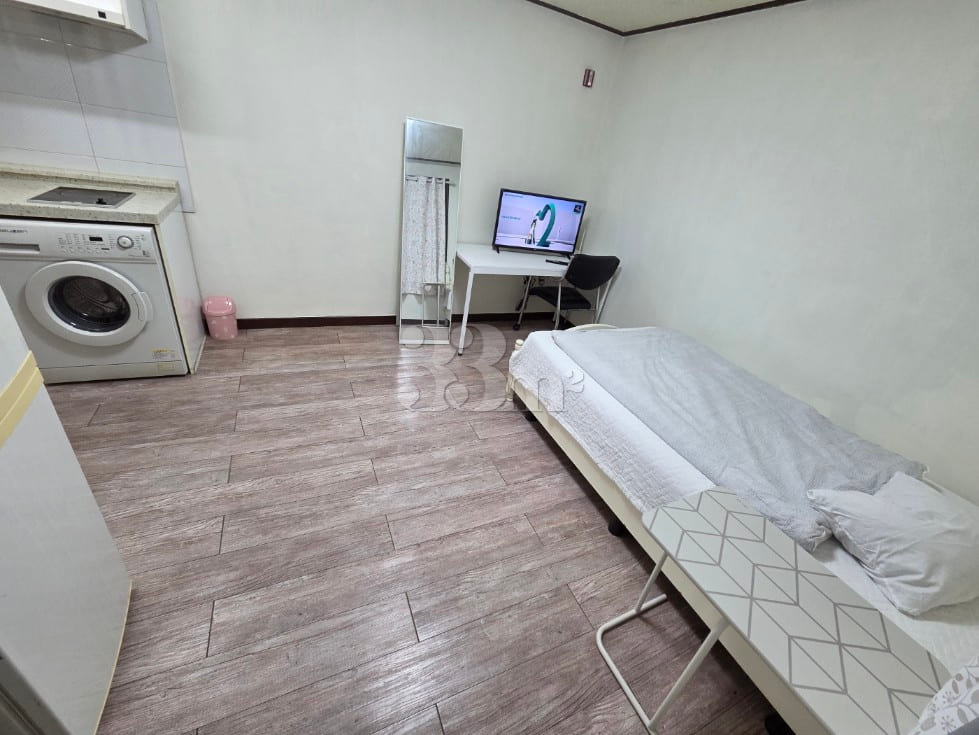 Quiet and convenient room. 0th image
