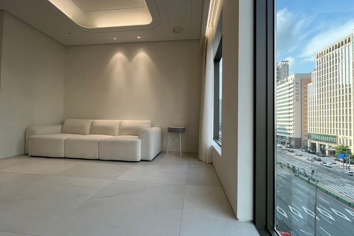 Cheongdam New Two-Room Apartment with Full Op 1th image