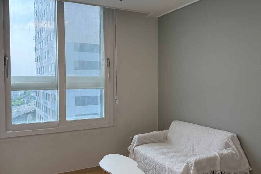 Sky House 13th image