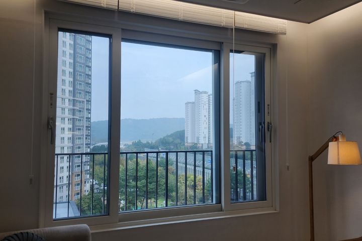 Brand-new, spacious two-room unit; parking av 3th image
