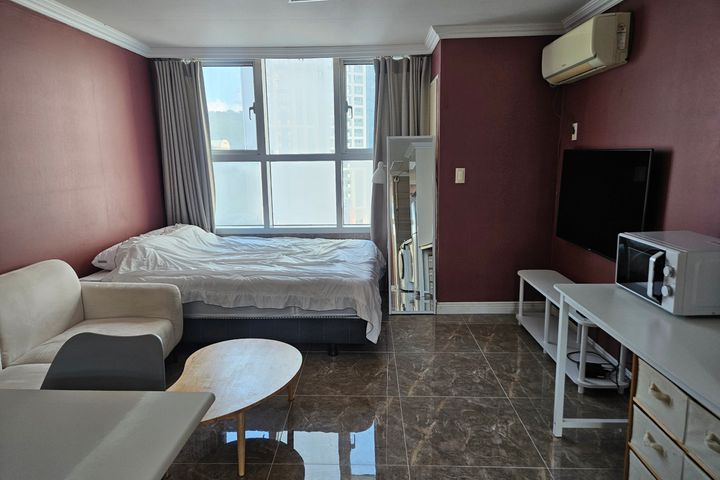 One-room apartment near Busan Dusil Station, 5th image