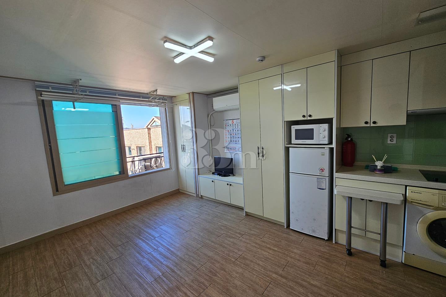 Studio Apartment 201 5th image