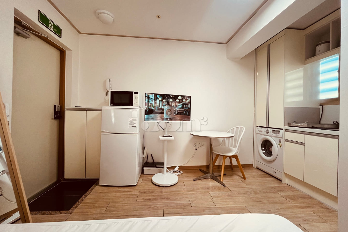 2-minute walk from Sinchon Station (Line 2) 2th image