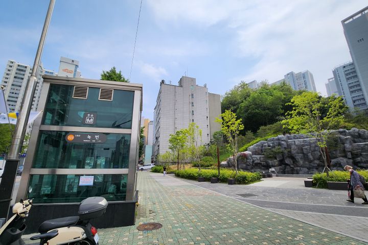 Parking available. 4 people can stay at Nokbe 0th image