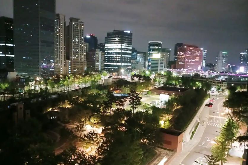 야경과 공원이 보이는방