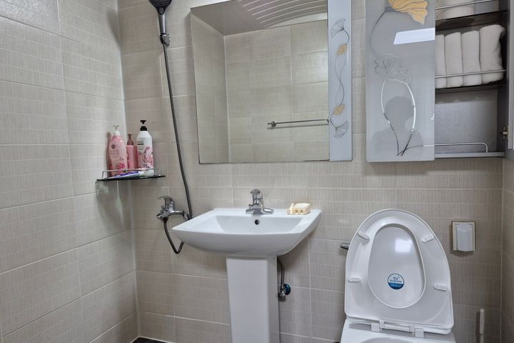 Clean 1-room apartment next to Ulsan IC 6th image