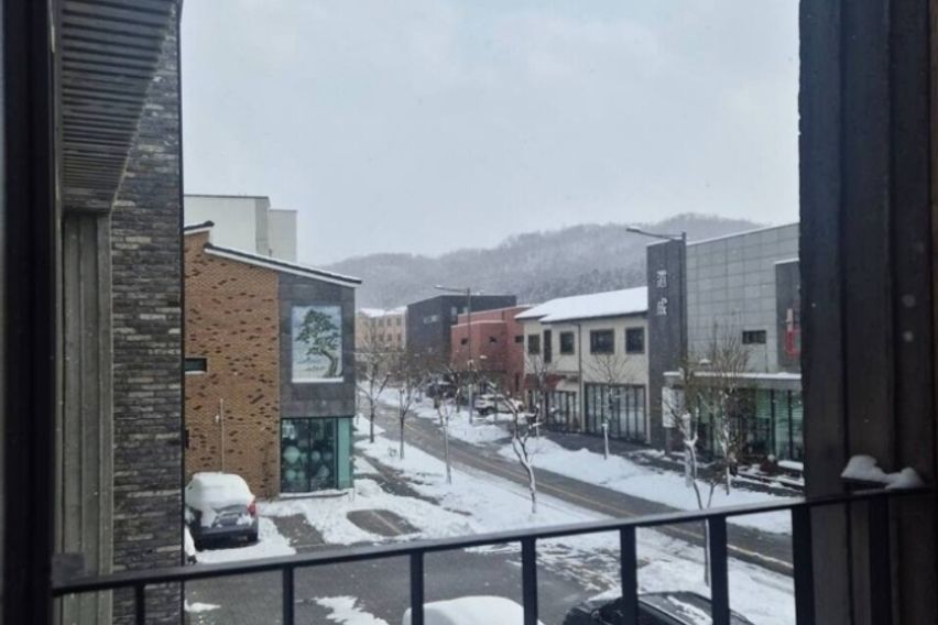 테라스가있는 통유리 방 7번째 이미지