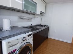 Spacious 2-bedroom apartment near Olympic Par 16th image