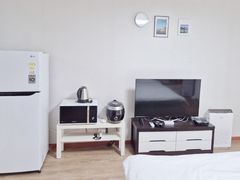 ✨Popular Host: Fully Furnished Unit 203 4th image