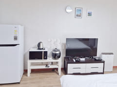 ✨Popular Host: Fully Furnished Unit 203 4th image