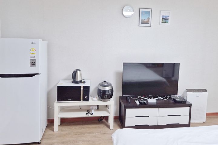 ✨Popular Host: Fully Furnished Unit 203 4th image