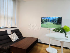 Spacious room (sleeps 3) > 1 minute to the te 5th image