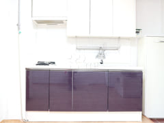 Sun-drenched Two-Room Unit 3th image
