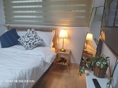Stay here 0th image