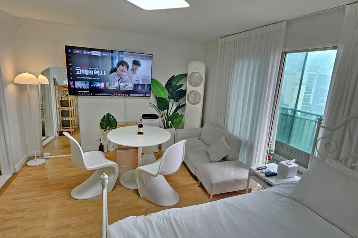 Merry Home #Fully Furnished #Free Parking 2th image