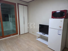 Neat studio apartment near Suwon Terminal 8th image