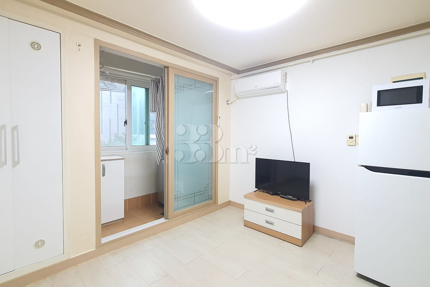 Clean studio apartment 301 1th image