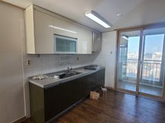 An apartment with incredible airflow 11th image