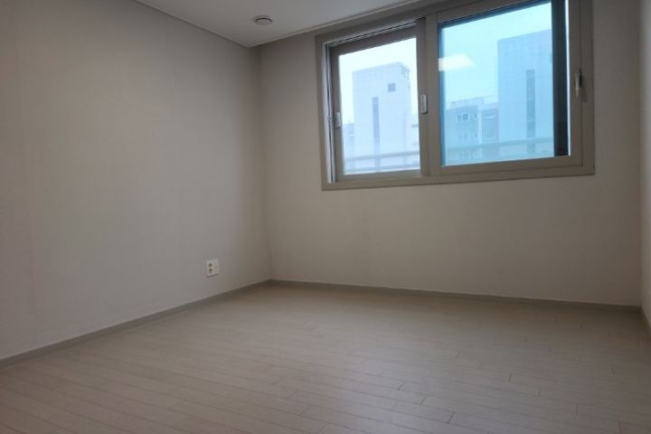 Short-term rental of a home currently for sal 5th image