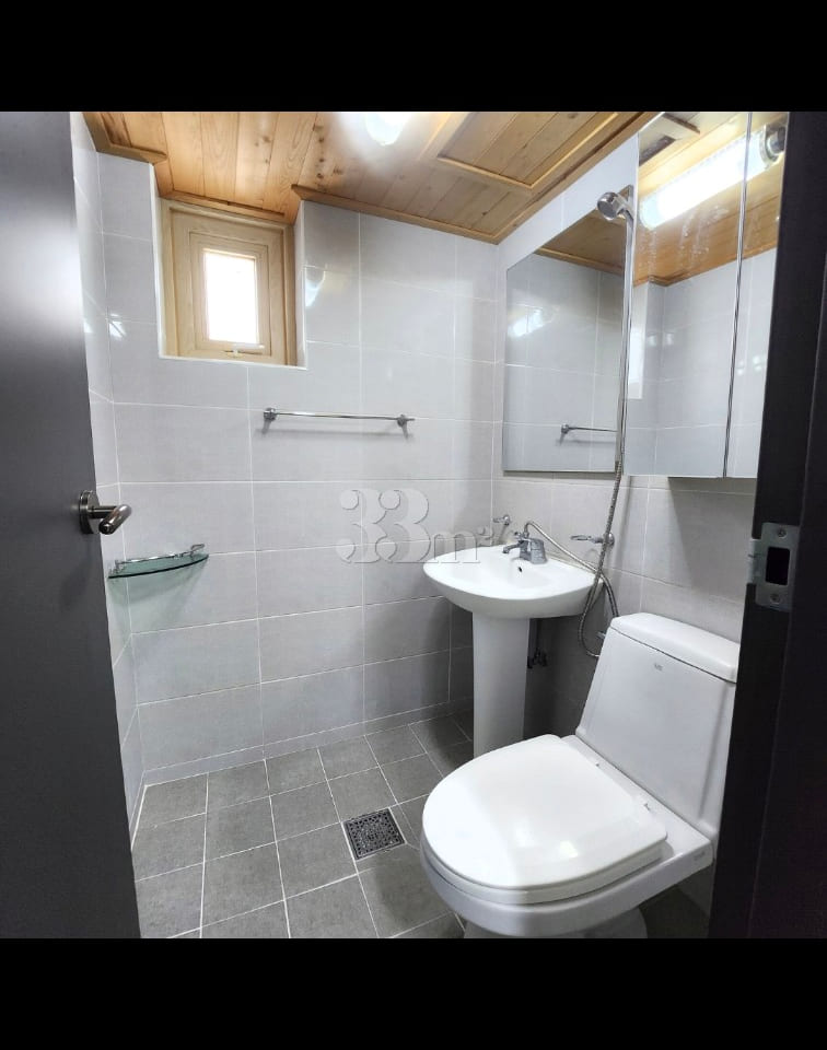 The hottest spot on the 2nd floor in Jochon-d 5th image