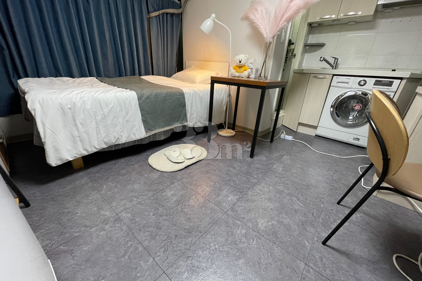 Raum Suite+ Room 504 12th image