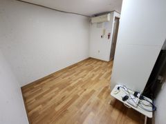 Room 202 2th image