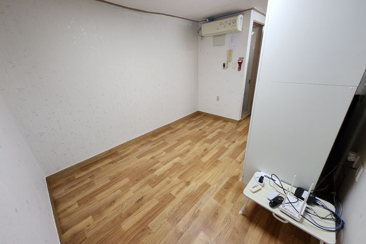 Room 202 2th image