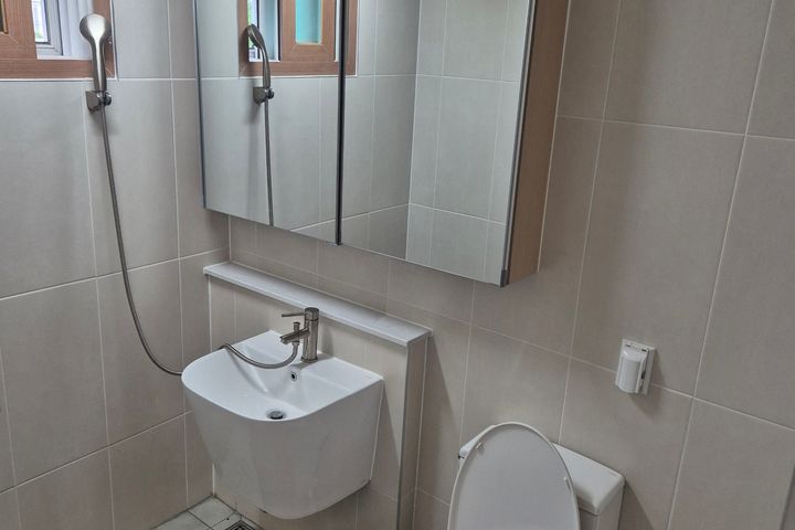 Renovated Studio Apartment 2 in Chojeon-dong 4th image