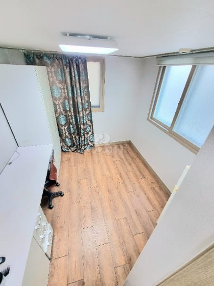 Fully furnished studio apartment in Yuseong-g 1th image